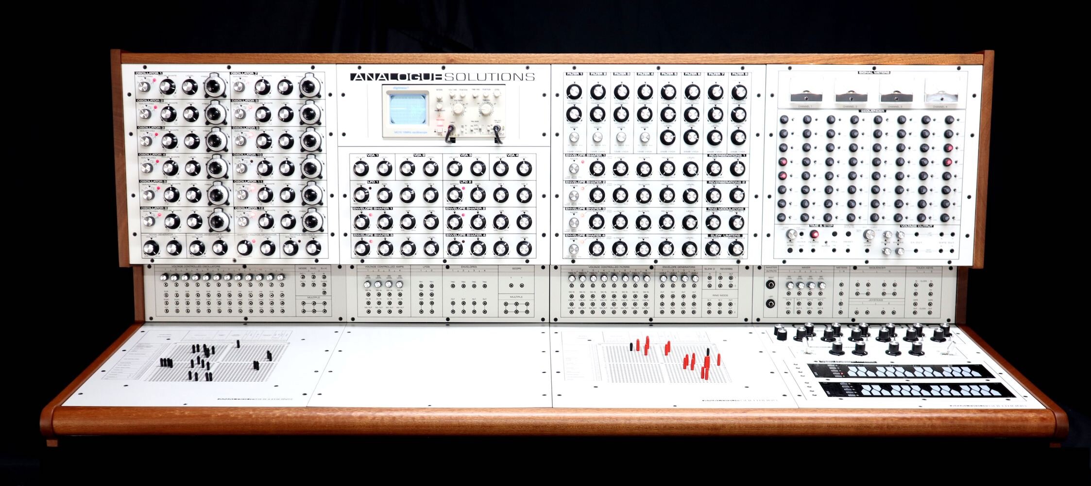 Analogue Solutions COLOSSUS コンソール型シンセサイザー 写真1